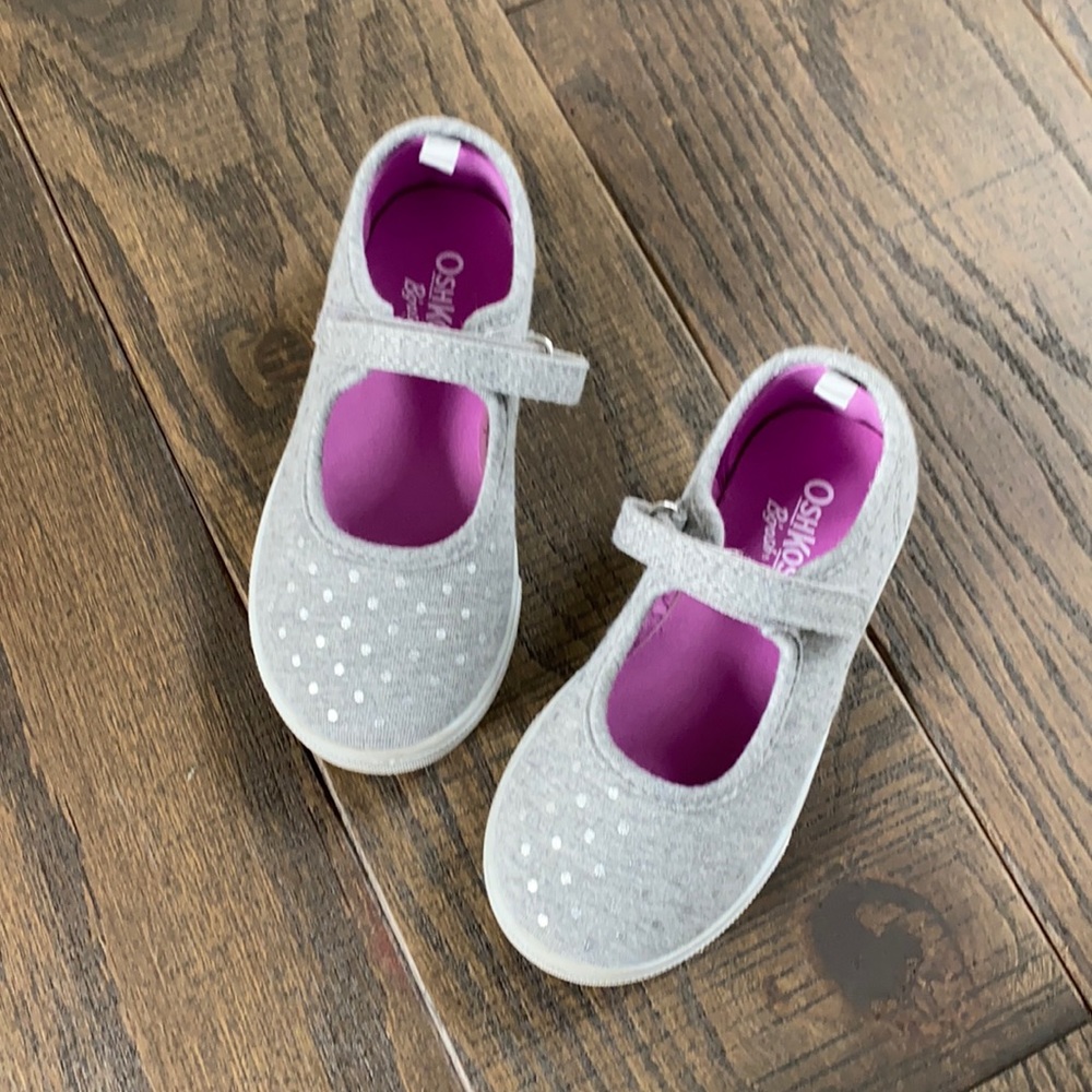 Oshkosh play shoes